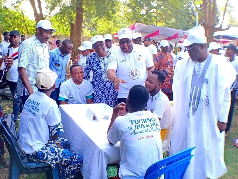 Table jeu pique Charlemagne Yankoty tournoi Amour Partage Ouando Porto-Novo
