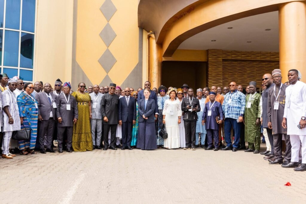 5e congrès ANCB photo famille maires Bénin 2026