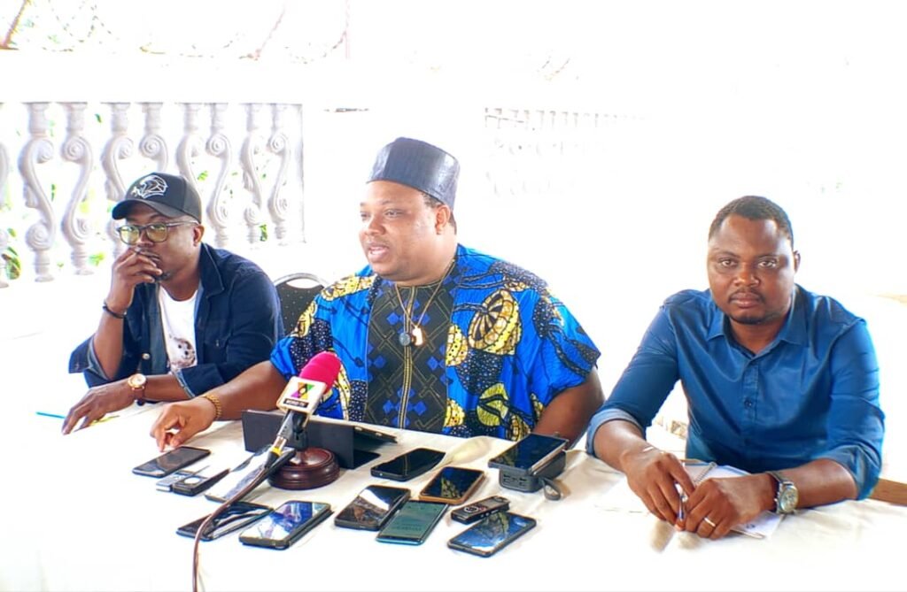 Le Président John Gbénagnon et son staff lors de la conférence de presse