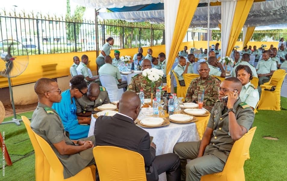 Assemblee nationale Benin 6e repas corps tables officiers militaires 4 septembre 2026
