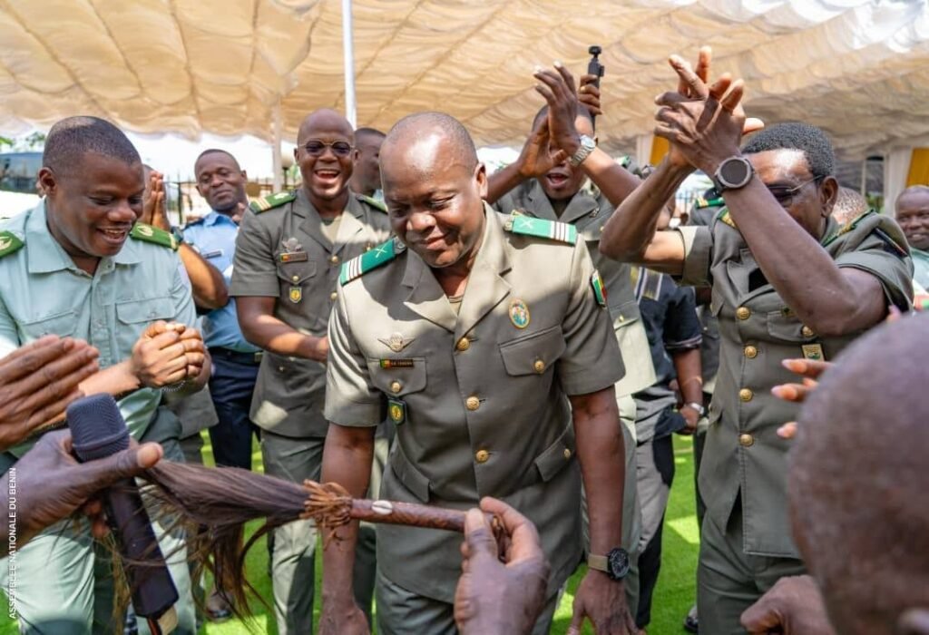 Assemblee nationale Benin semaine culturelle danse militaire chasse mouche