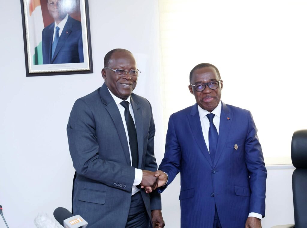 CES Benin CESEC Cote d'Ivoire Bio Tchane Aka Aouele poignee main Abidjan cooperation 9 ans