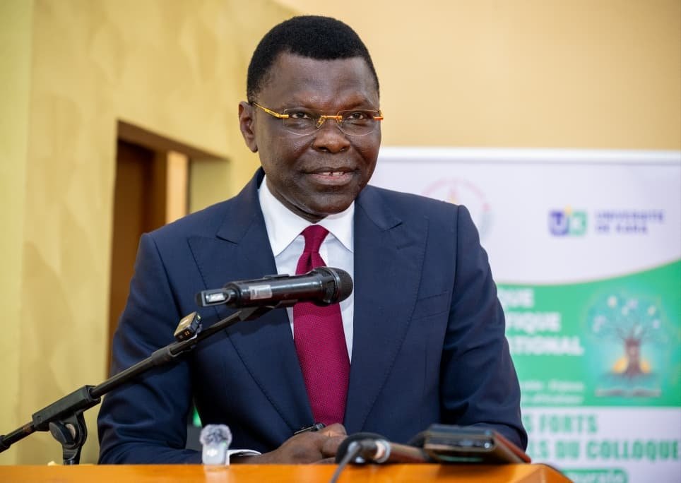 Colloque Parakou Kara Joseph Djogbenou allocution Amazone modele jeunes filles