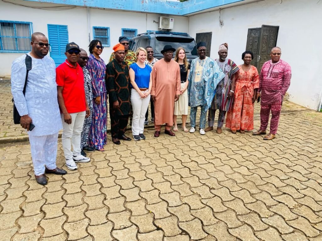 Cooperation Namur Porto-Novo photo famille mairie delegation Charlotte Braibant Rachadou Toukourou PCIC 2027-2031