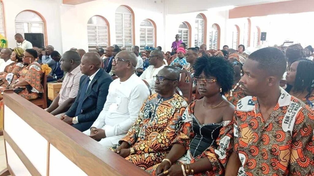 Fan-Club Wadagni assistance fideles tenue wax Saint-Michel Cotonou
