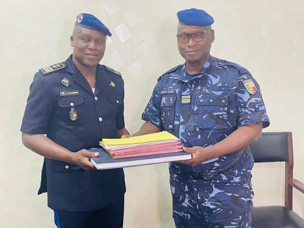 Porto-Novo, 6 septembre 2026 -Passation Police Oueme Dieudonne Djaho transmet commandement Andre Dah Lokonon Porto-Novo 6 septembre 2026