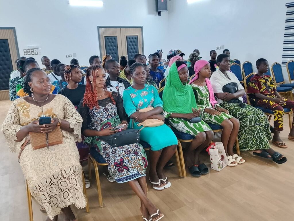 Vacances Saines Porto-Novo public jeunes femmes Ouando formation Espace Numerique